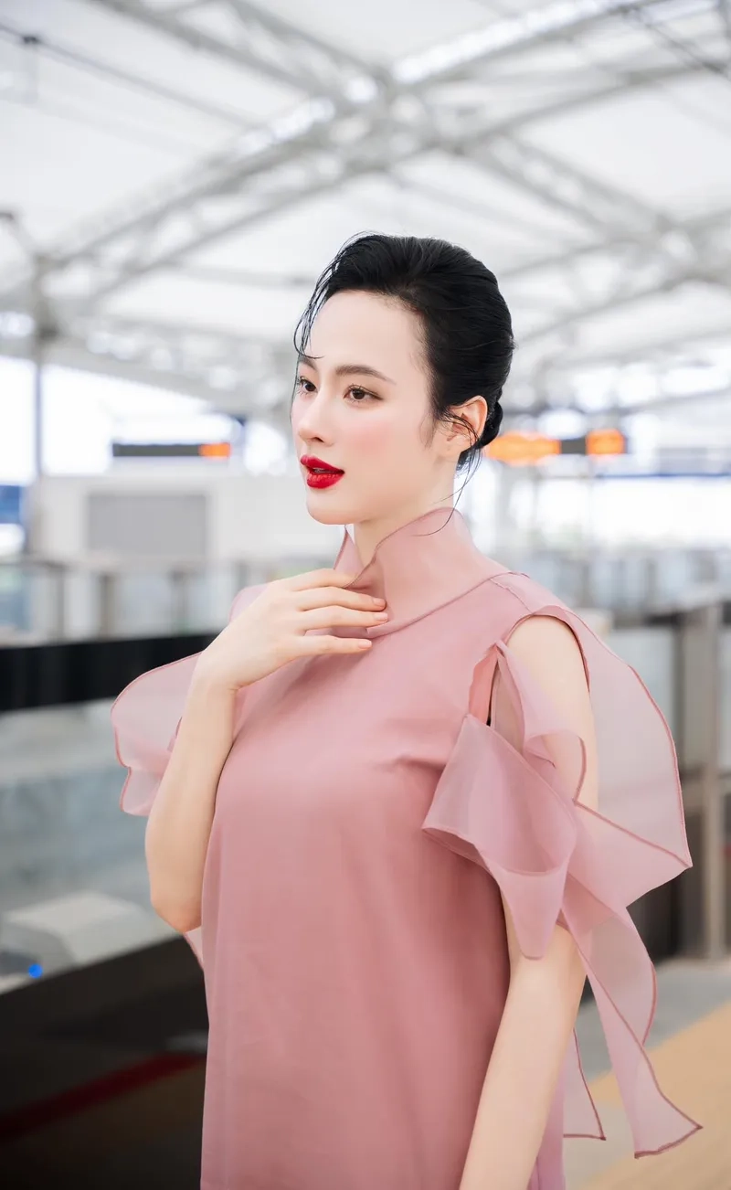 Cập nhật Angela Phương Trinh bây giờ với phong cách mới lạ