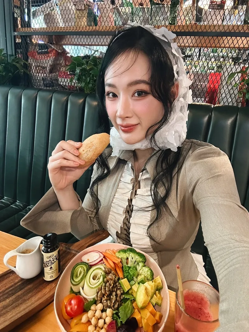 Nghe Angela Phương Trinh hát với những ca khúc từng ra mắt