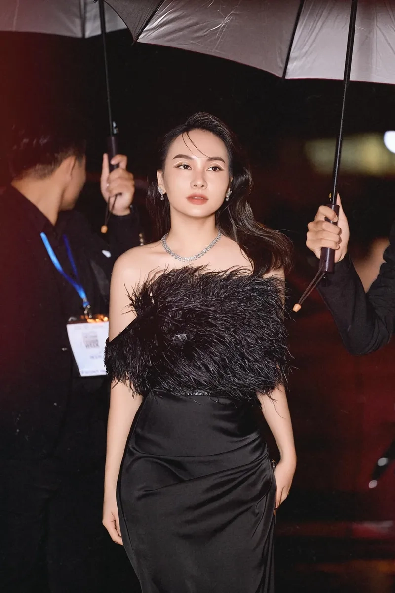 Ngắm diễn viên Bảo Thanh trong ảnh hậu trường cuốn hút