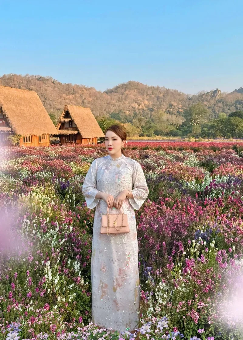 Hát theo ngôi nhà hoa hồng Bảo Thy cùng Quang Vinh