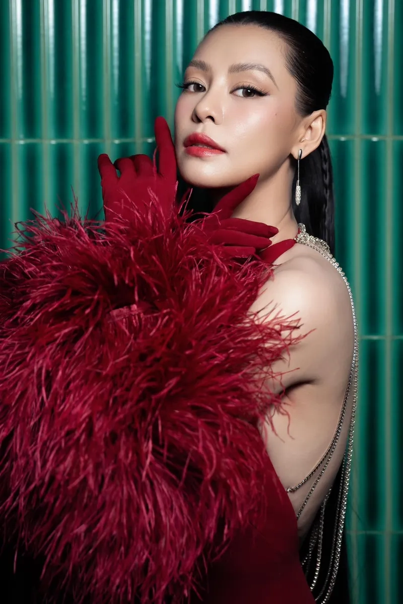 Khám phá phong cách độc đáo trong ca sĩ Bùi Lan Hương qua ảnh