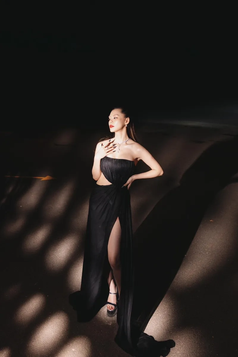 Khám phá cấm đoán Bùi Lan Hương qua hình ảnh độc đáo