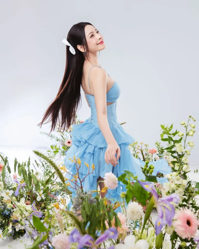 Hát vang anh ơi ở lại Chi Pu cùng fan hâm mộ