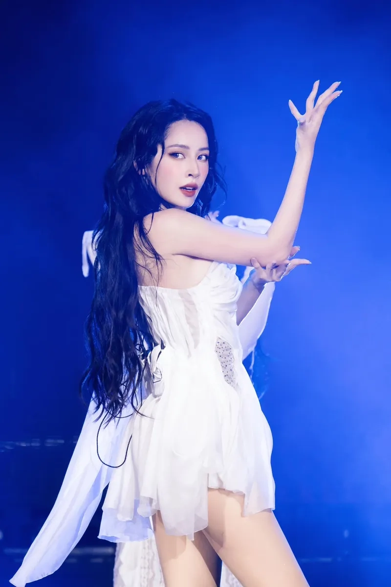 Xem Chi Pu tỏa sáng trong Chi Pu hát ở trung quốc