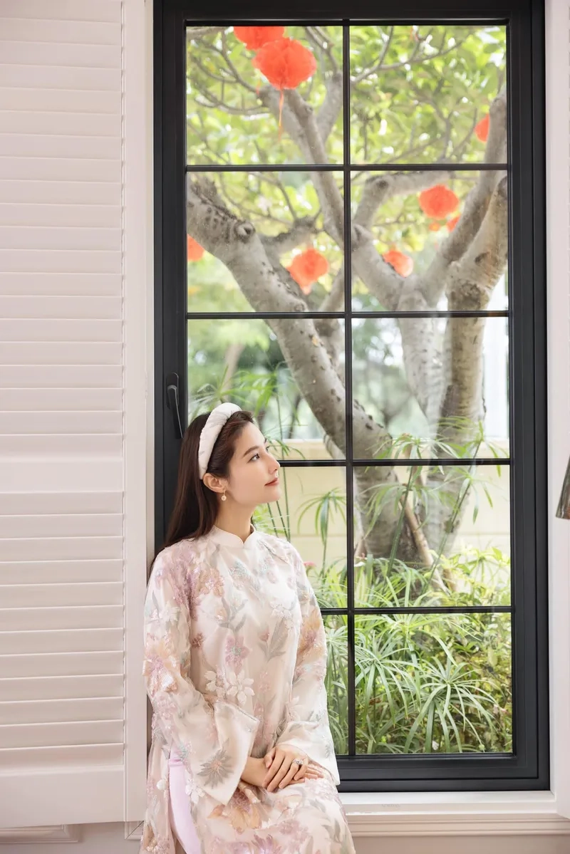 Tìm hiểu Diễm My 9x học trường nào qua ảnh độc quyền