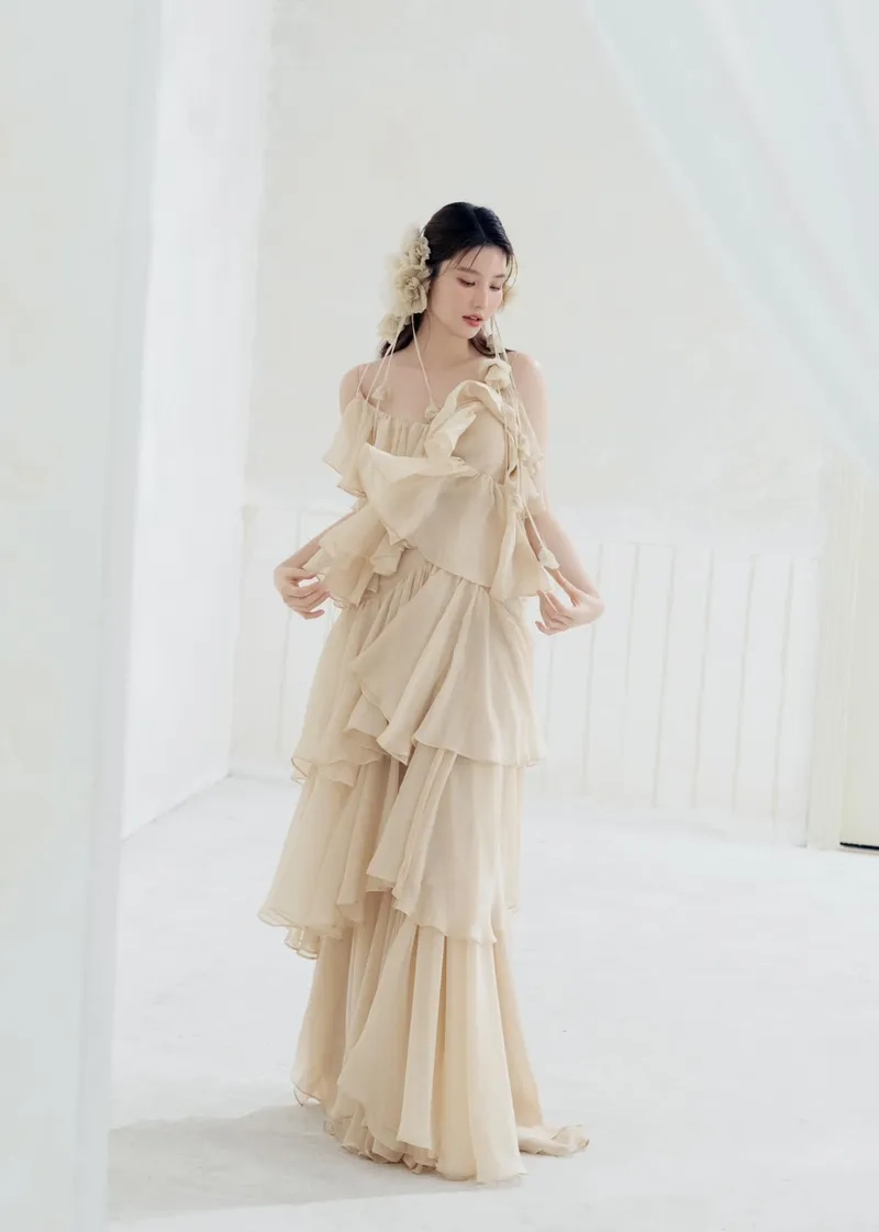 Tin đồn Diễm My 9x phẫu thuật qua ảnh đẹp gây tranh cãi