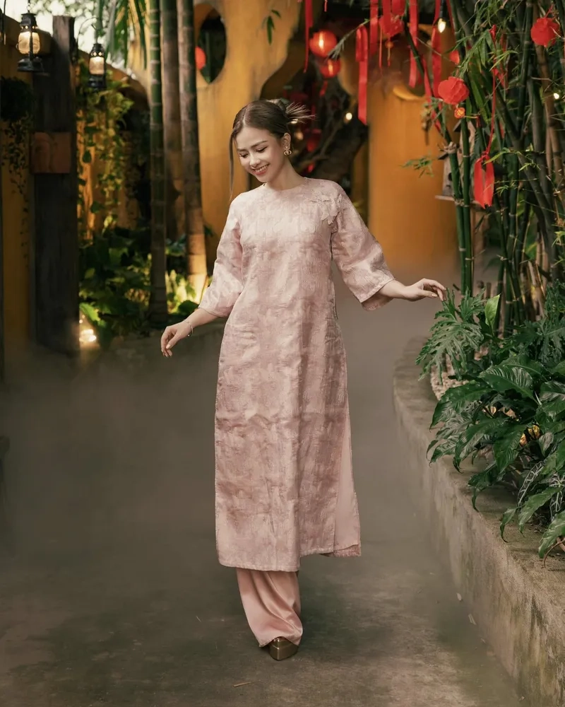 Tìm hiểu tiểu sử Dương Hoàng Yến để biết hành trình ca hát