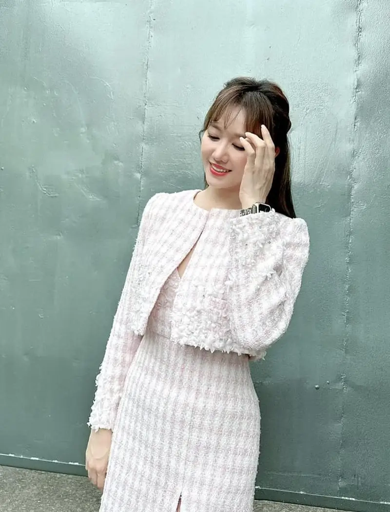 Nghe ca sĩ Hari Won với những bản hit khuynh đảo Vpop