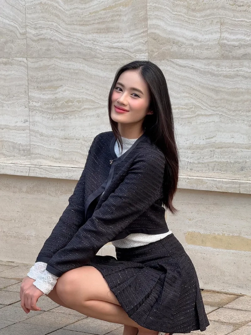 Xem Hoa hậu Ý Nhi rạng rỡ trong bộ ảnh mới nhất