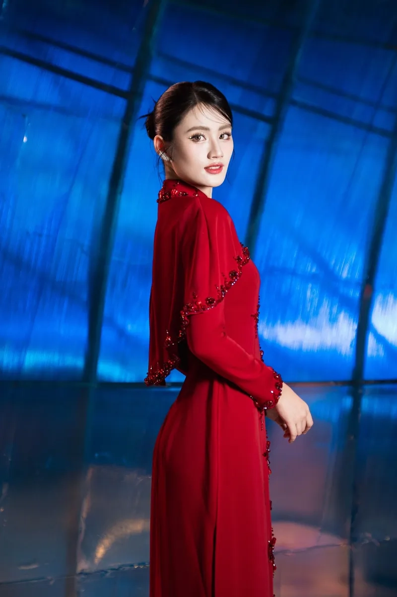 Xem Hoa hậu Ý Nhi là hoa hậu gì trong ảnh mới nhất