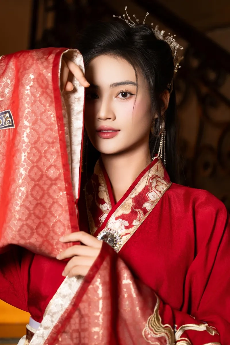 Xem Hoa hậu Ý Nhi giờ ra sao qua bộ ảnh mới nhất