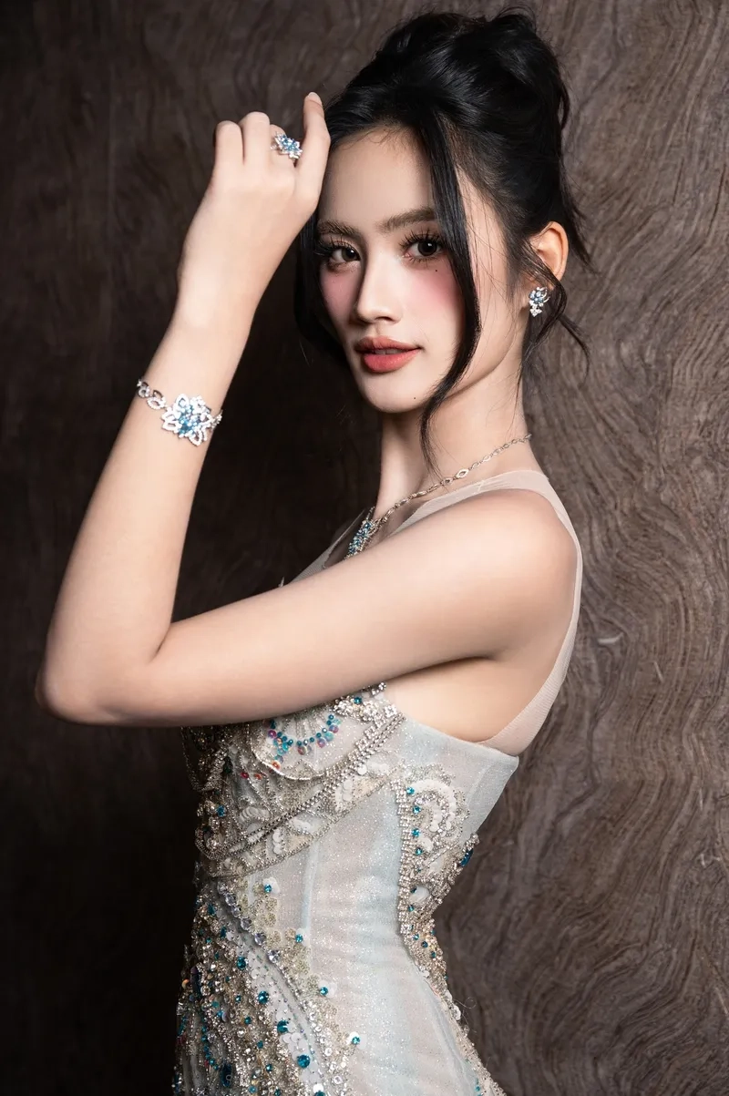 Ảnh tiết lộ Hoa hậu Ý Nhi ở đâu hiện tại