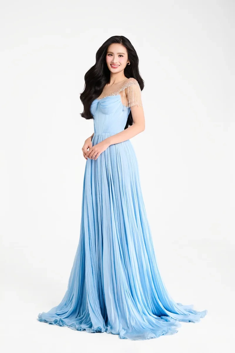 Hoa hậu Ý Nhi du học Úc trong ảnh đầy phong cách