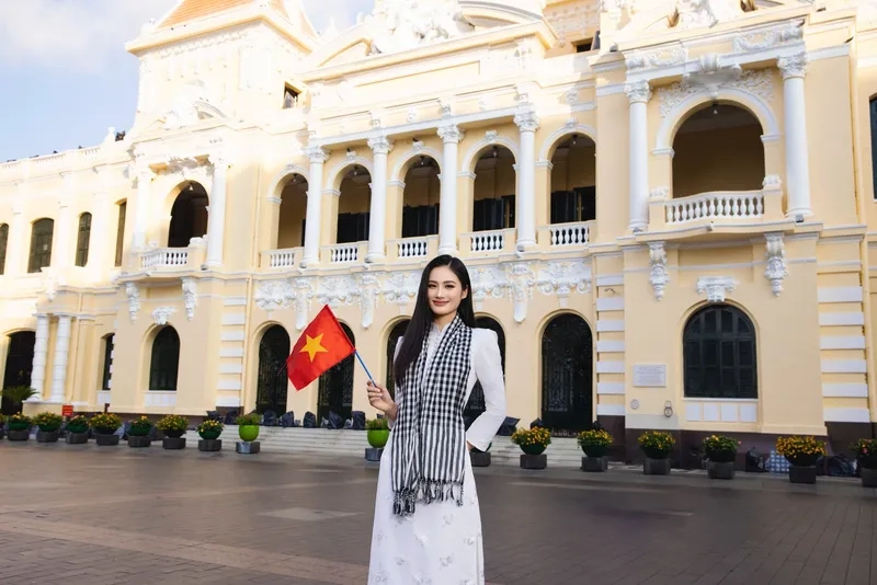 Số đo 3 vòng Hoa hậu Ý Nhi hoàn hảo qua ảnh