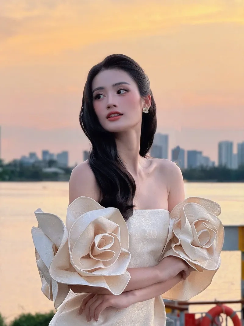 Các phát ngôn của Hoa hậu Ý Nhi gây chú ý qua ảnh