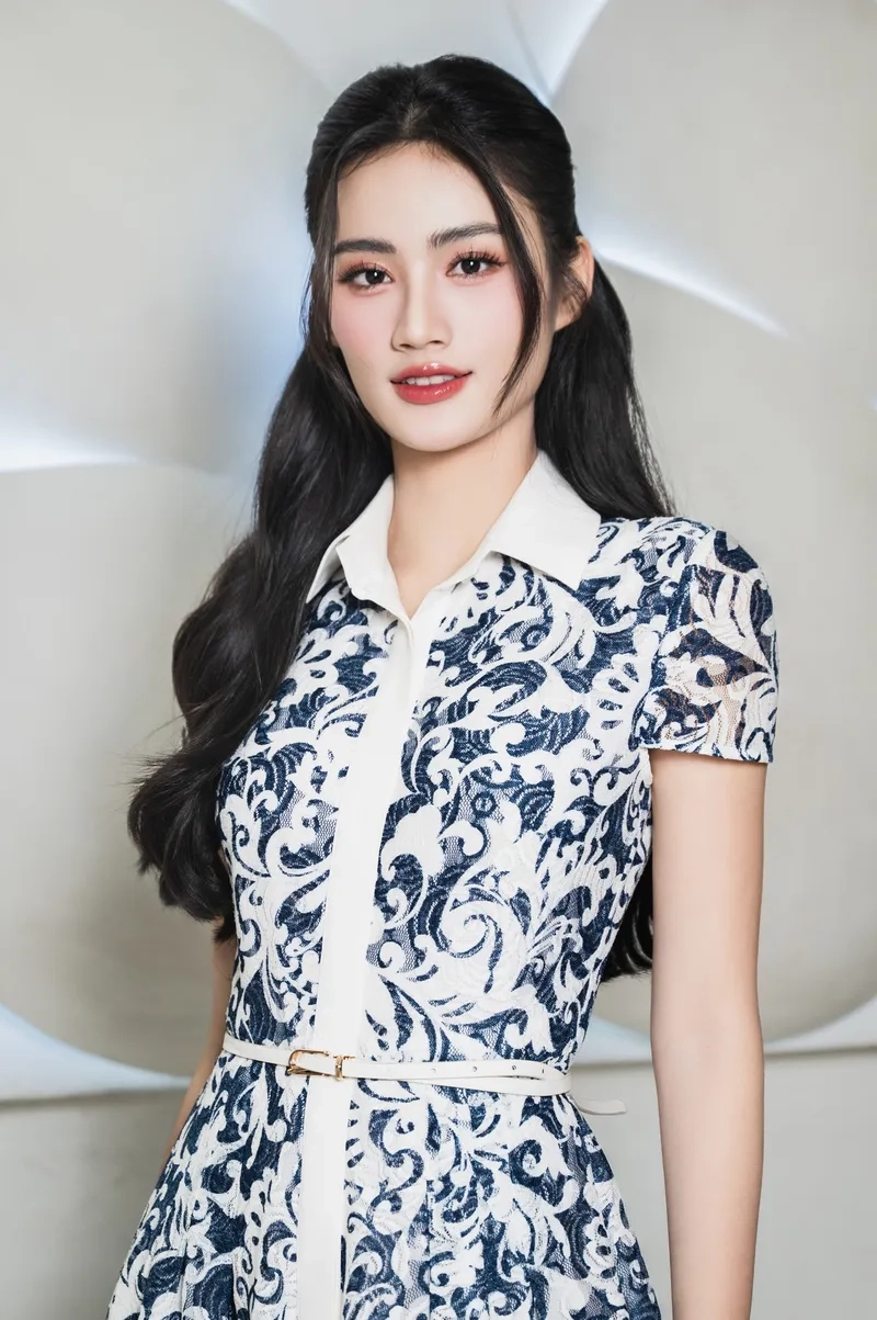 Tìm hiểu gia cảnh Hoa hậu Ý Nhi qua ảnh giản dị