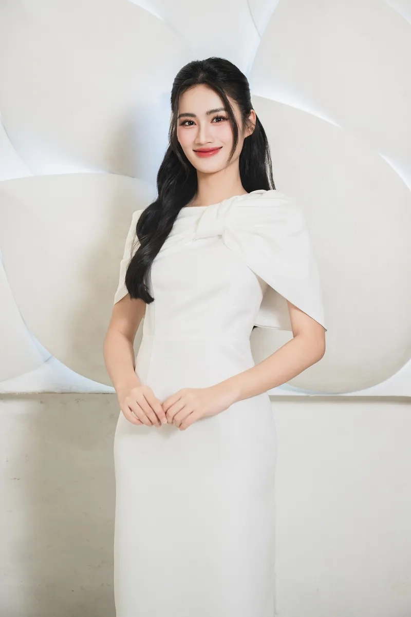 Ảnh Hoa hậu Ý Nhi du học thể hiện phong cách quốc tế