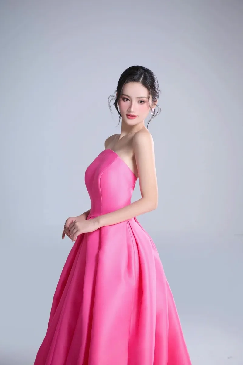 Hoa hậu Ý Nhi hiện tại rạng ngời trong ảnh sự kiện