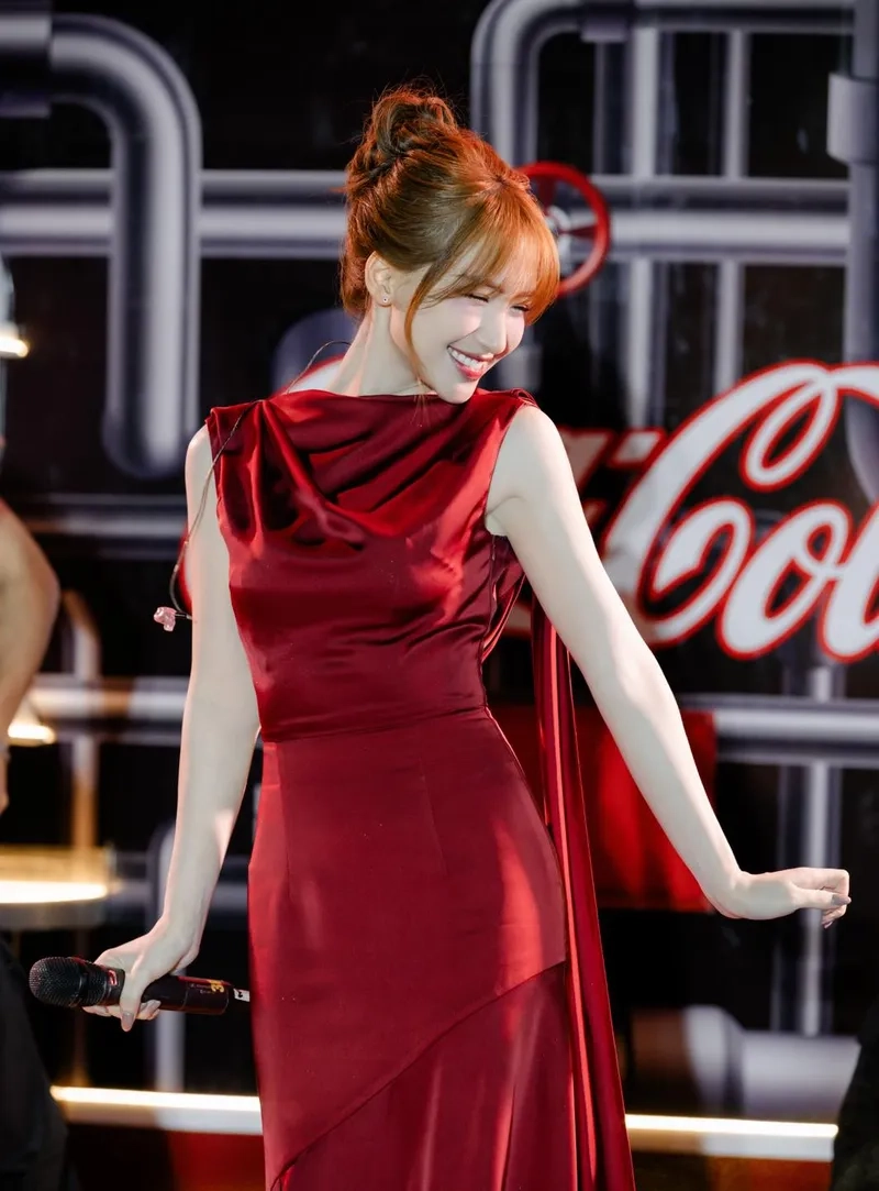 Fan tò mò Hòa Minzy cao mét mấy khi xem ảnh mới