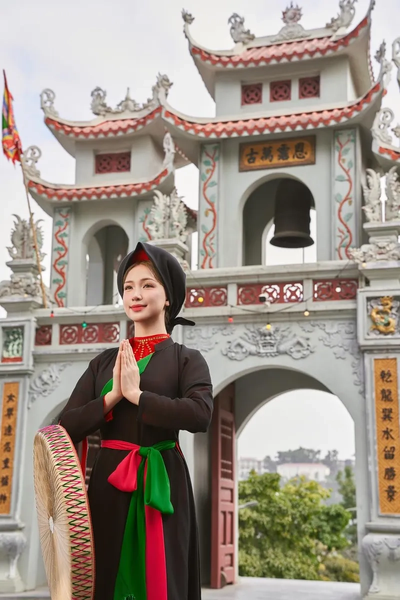 Tiểu sử Hòa Minzy là ai qua những bức ảnh nổi bật