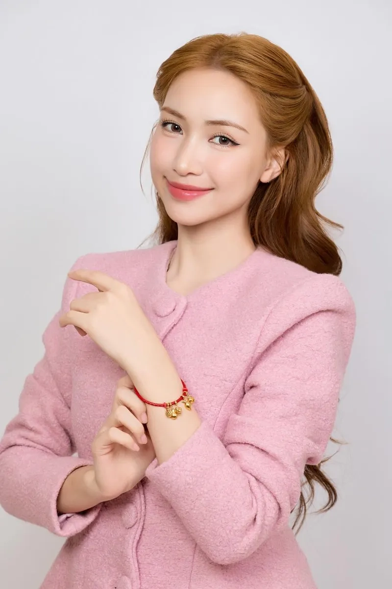 Ảnh mới tiết lộ Hòa Minzy sinh năm bao nhiêu