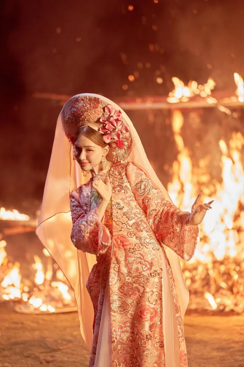 Nghe nhạc Hòa Minzy qua ảnh chụp sân khấu đẹp