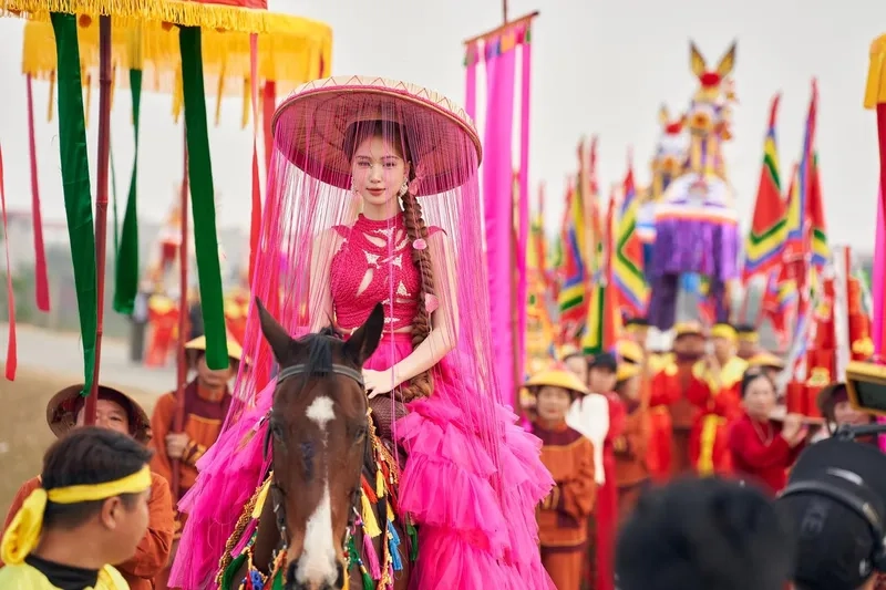 Ảnh Hòa Minzy trong MV rời bỏ Hòa Minzy gây sốt