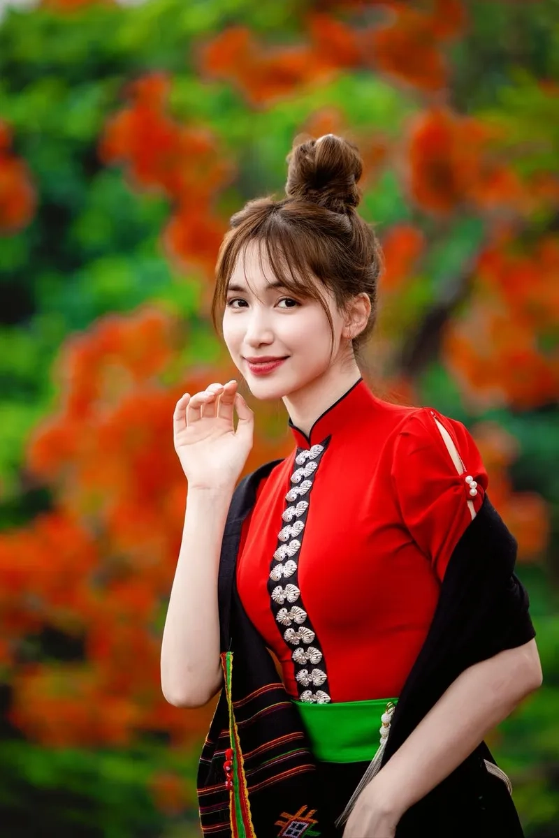 Ảnh MV xuân hạ thu đông rồi lại xuân Hòa Minzy đẹp mê