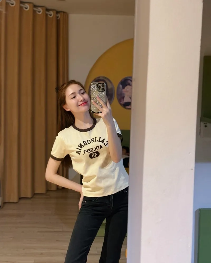 Ngắm ảnh khám phá bài hát của Hòa Minzy hot nhất