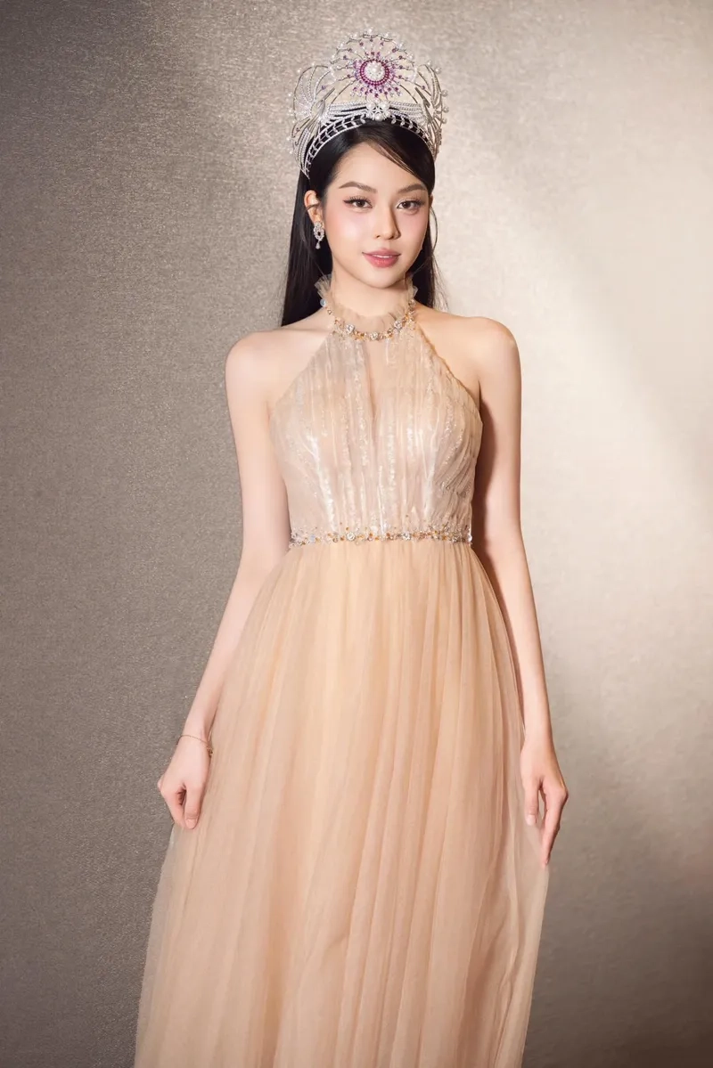 Tự hào Huỳnh Thị Thanh Thủy hoa hậu 2022 với nhan sắc rạng ngời