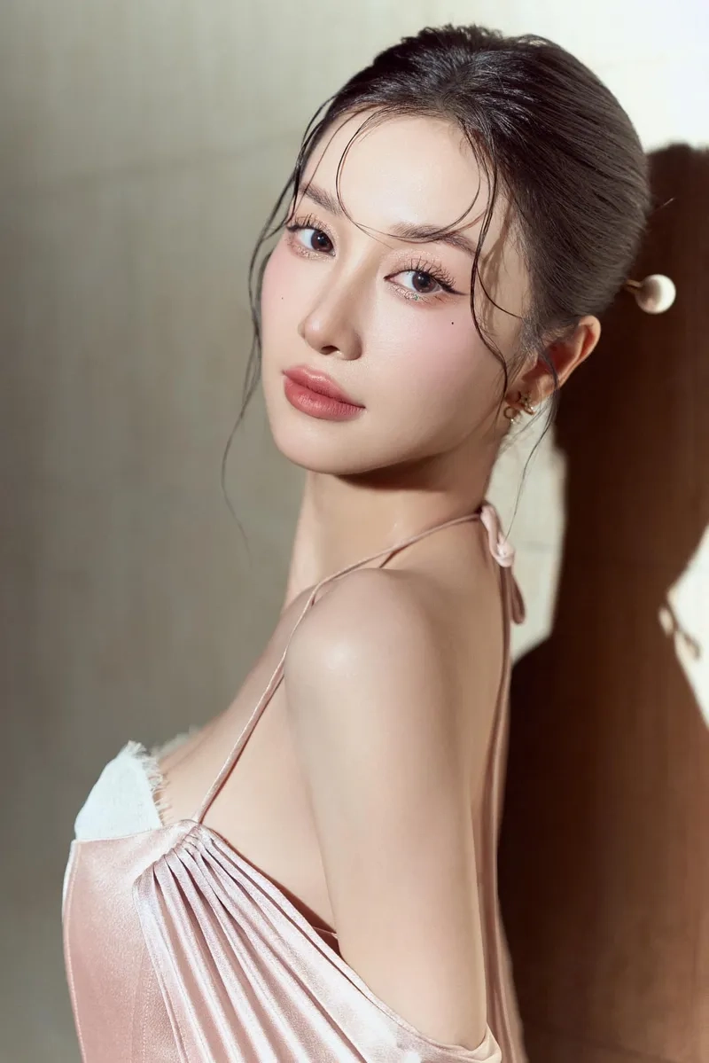 Tìm hiểu tên thật Jun Vũ trong bộ ảnh mới nhất của cô nàng