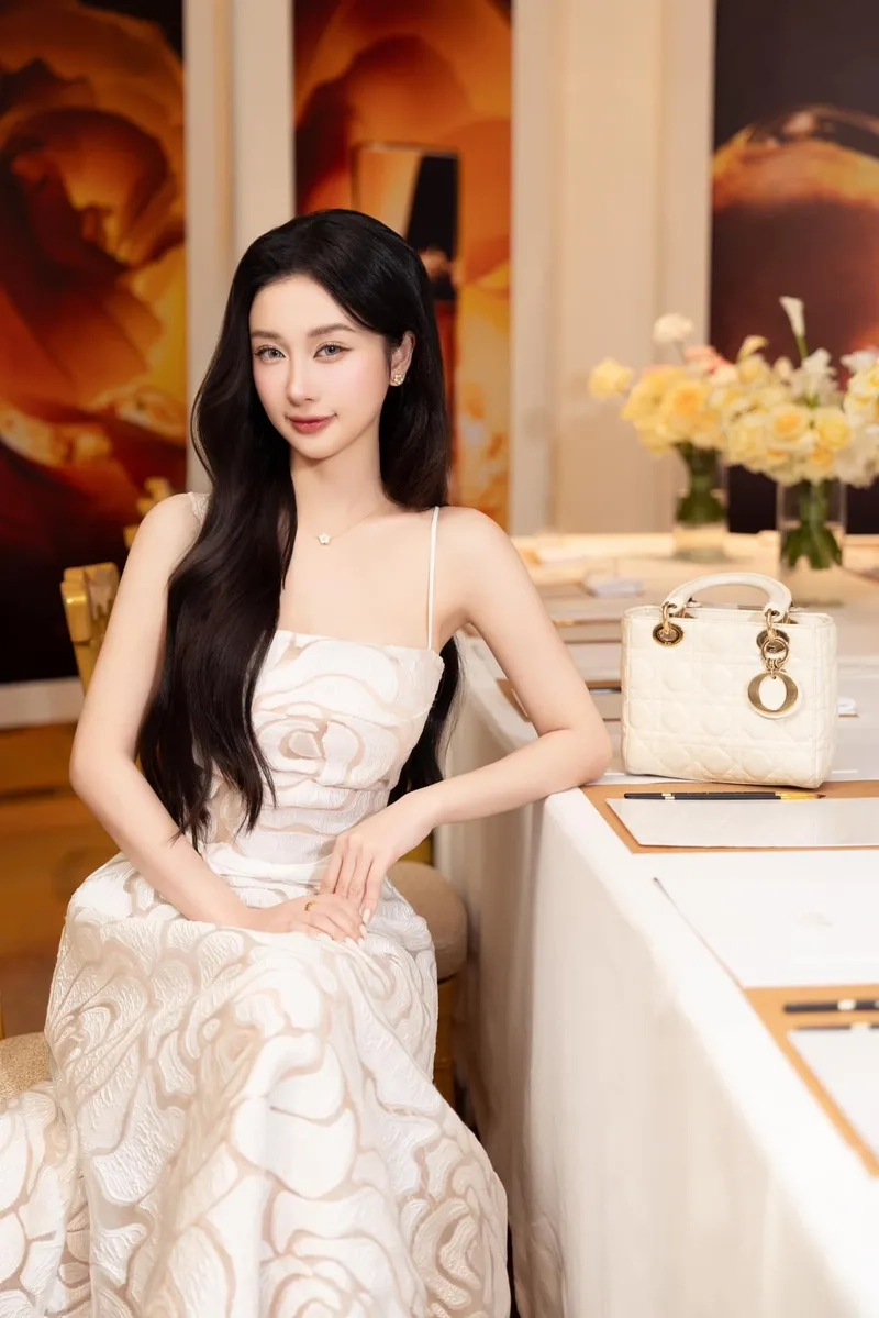 Tìm hiểu Jun Vũ đóng phim gì qua loạt ảnh hậu trường chất