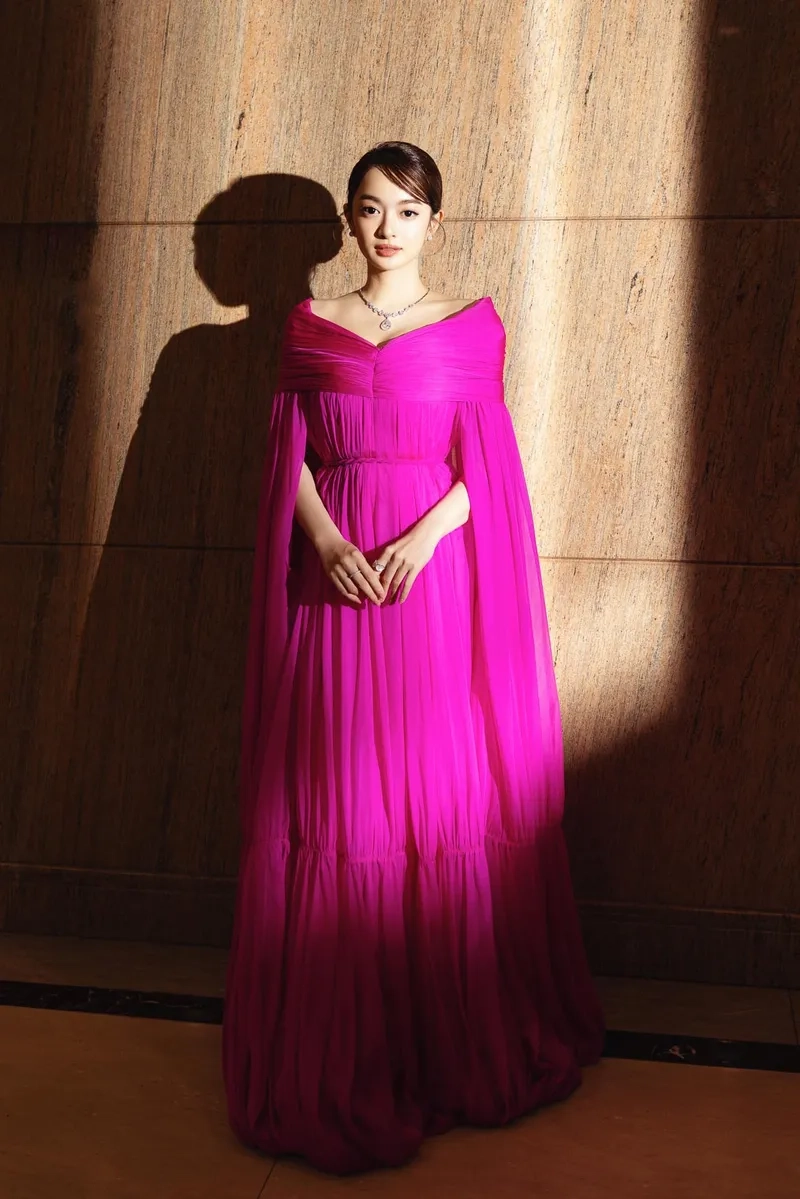 Ảnh đẹp từ Kaity Nguyễn tiệc trăng máu gây bão mạng