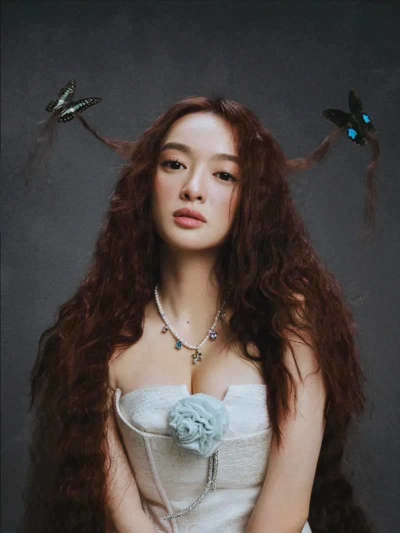 Ngắm Kaity Nguyễn body hoàn hảo trong ảnh nóng bỏng