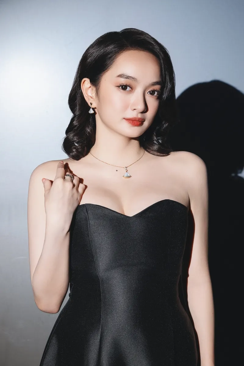 Ngắm diễn viên Kaity Nguyễn trong ảnh đầy thần thái