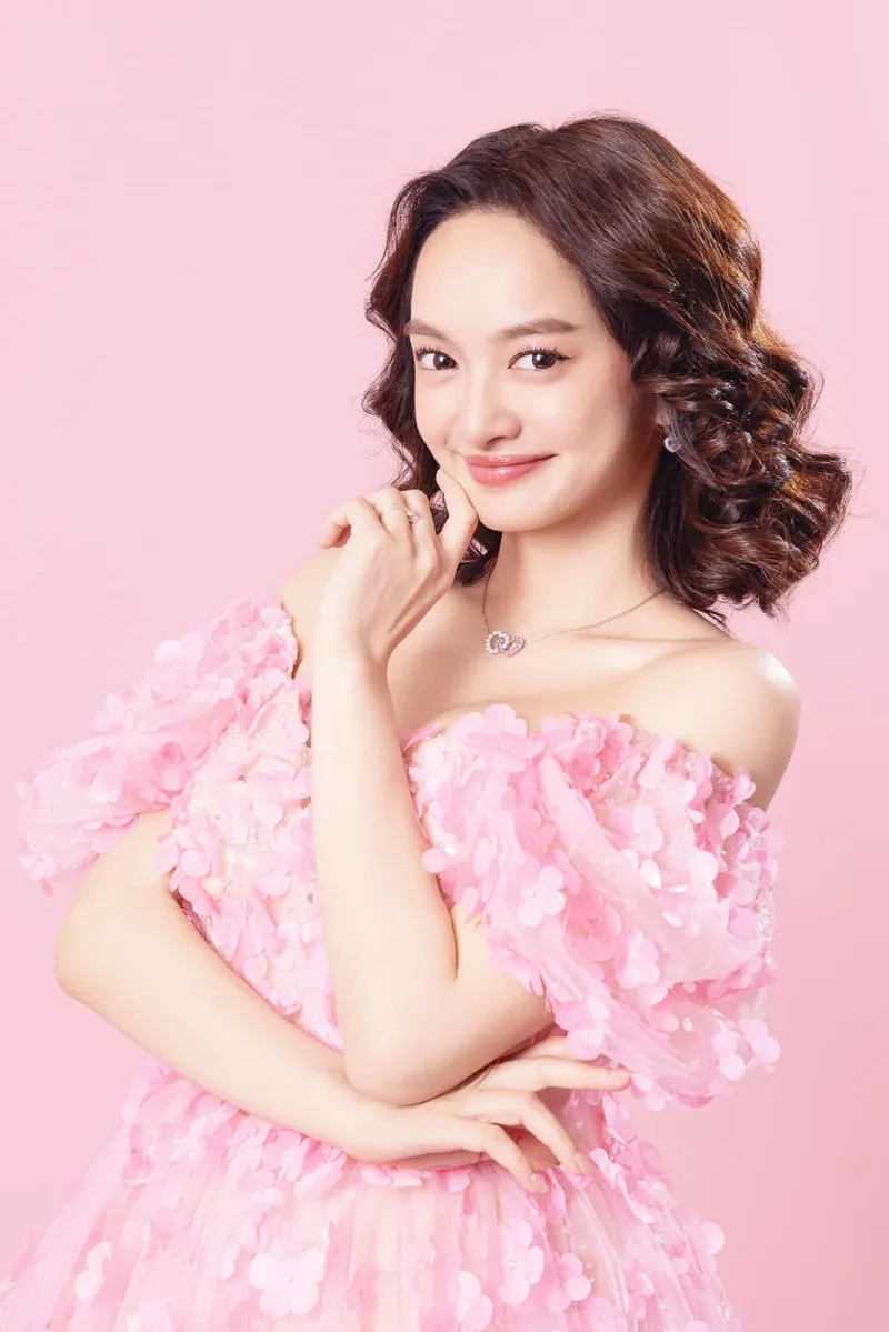 Ảnh hậu trường Kaity Nguyễn em chưa 18 siêu đáng yêu