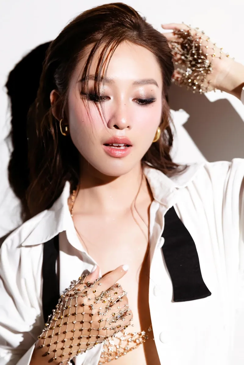 Khám phá Khả Ngân là ai qua bộ ảnh đẹp lung linh