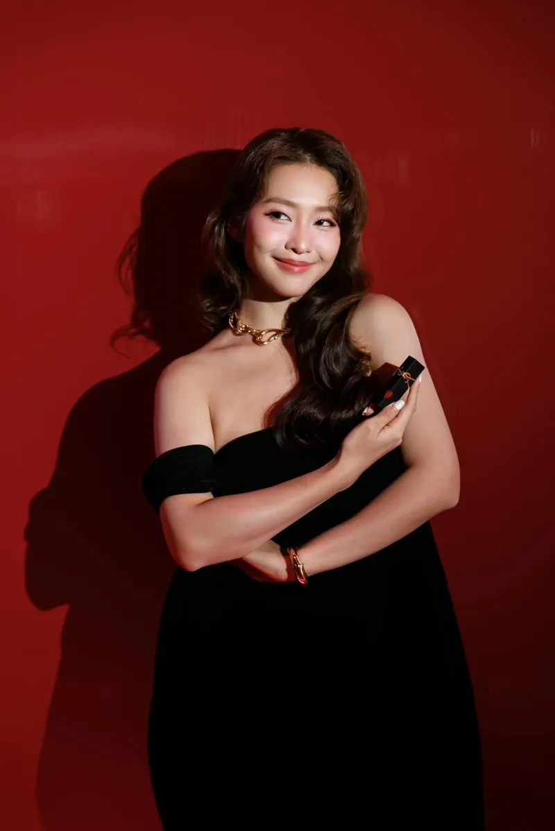 Khả Ngân chiều cao cân nặng hoàn hảo trong ảnh mới nhất