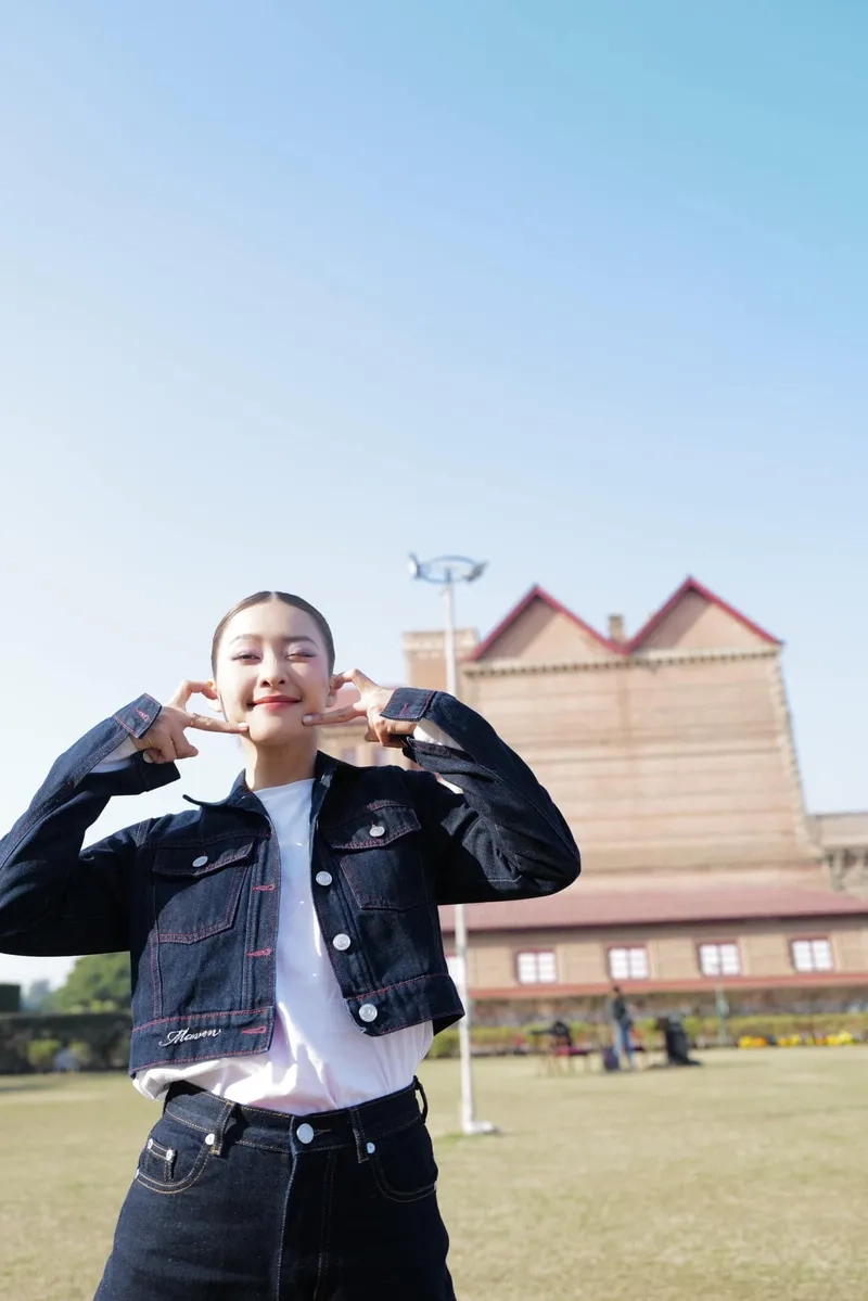 Ngắm Khả Ngân ngày xưa qua những bức ảnh độc quyền