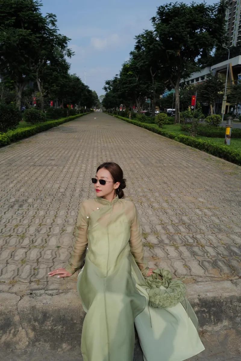 Bí mật Khả Ngân tuổi được tiết lộ qua hình ảnh cuốn hút