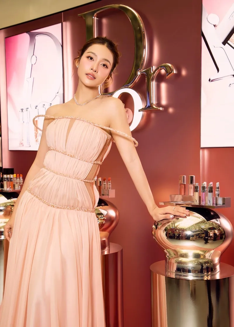 Khả Ngân sinh năm bao nhiêu qua những bức ảnh mới