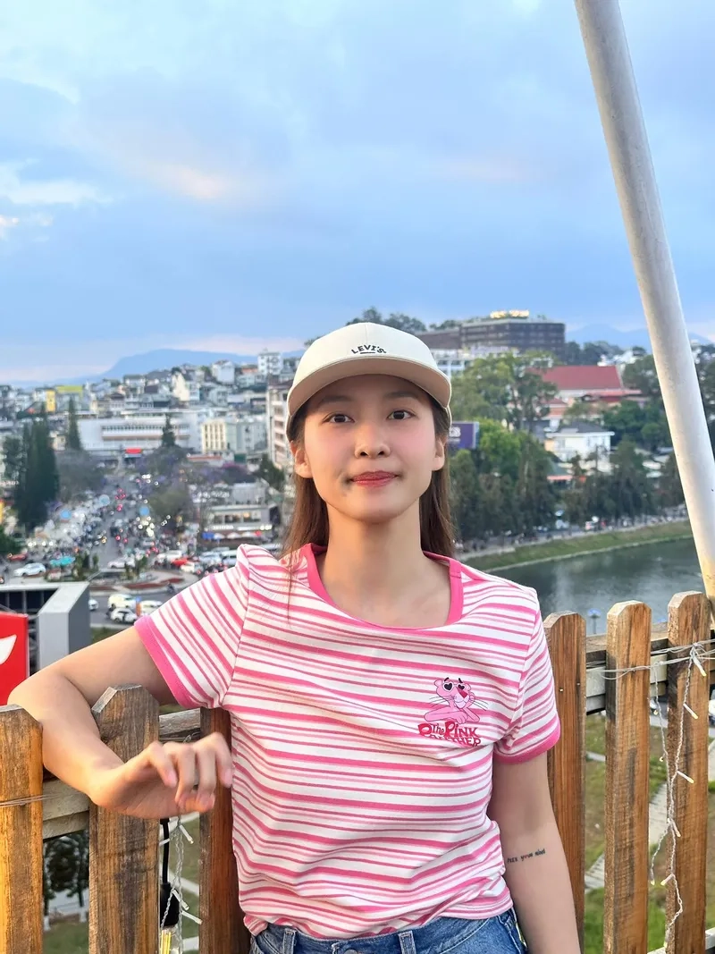 Khả Ngân 11 tháng 5 ngày gây sốt qua hình ảnh ngọt ngào