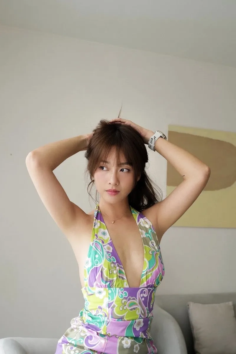 Hình ảnh diễn viên Khả Ngân lung linh trong mọi góc chụp