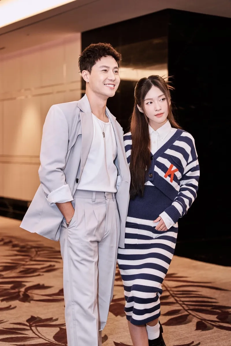 Khả Ngân - Thanh Sơn tình tứ trong ảnh phim ngọt ngào