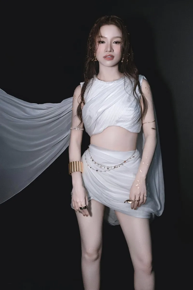 Xem Lâm Bảo Ngọc xuân hạ thu đông rồi lại xuân siêu hay