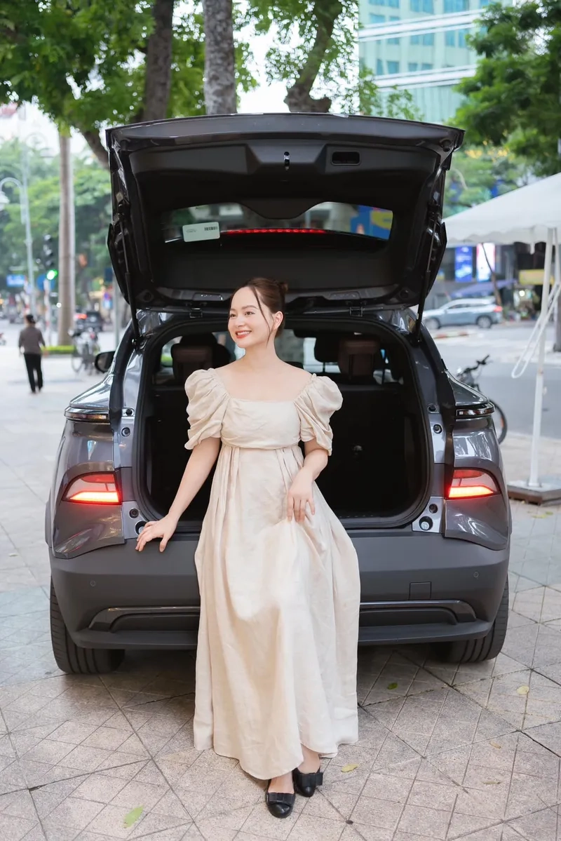 Ngắm gia đình Lan Phương qua ảnh hạnh phúc ấm áp