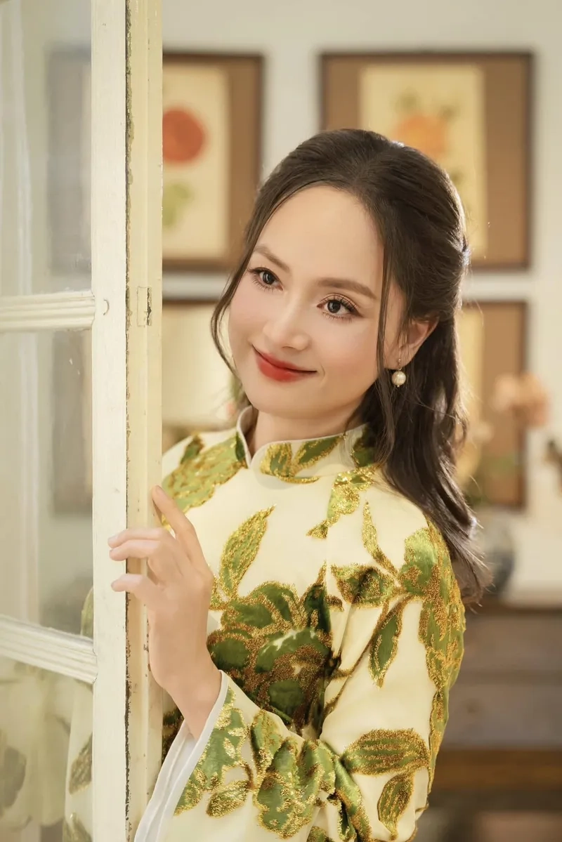 Ảnh đẹp của nghệ sĩ Lan Phương trong phong cách mới