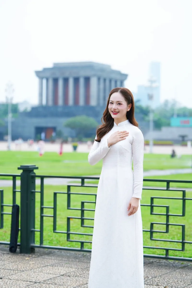 Tìm hiểu Lan Phương học vấn qua ảnh chuyên nghiệp