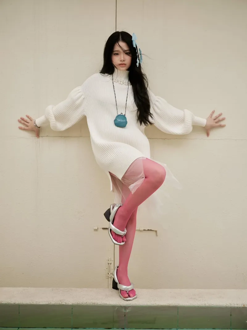 Theo dõi Linh Ka livestream với những câu chuyện hài hước