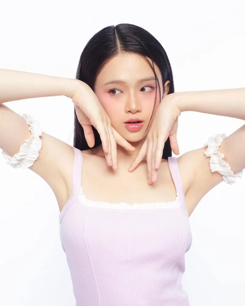 Theo dõi Linh Ka Instagram để xem những bức ảnh siêu xinh